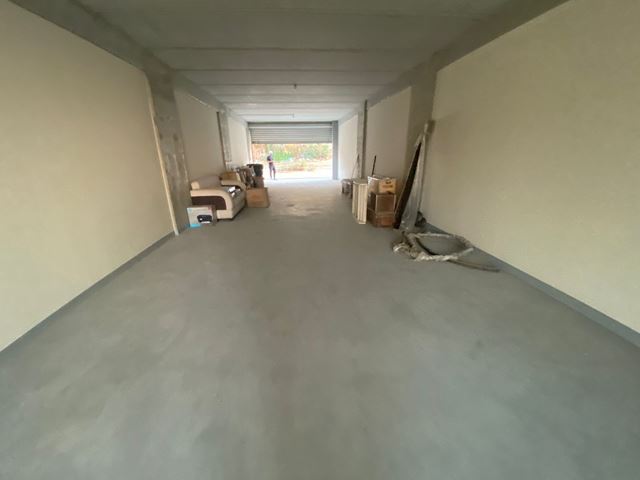 Store for sale in Mazraat yachouh, Metn