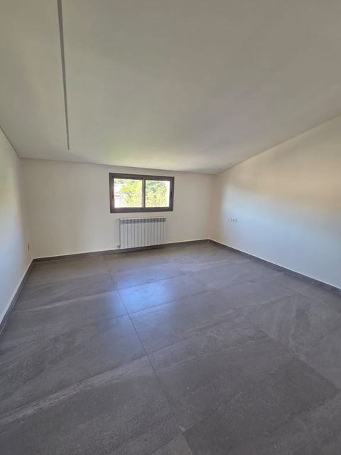 Apartment with a mountain view for sale in Baabdat, Metn - photo 3