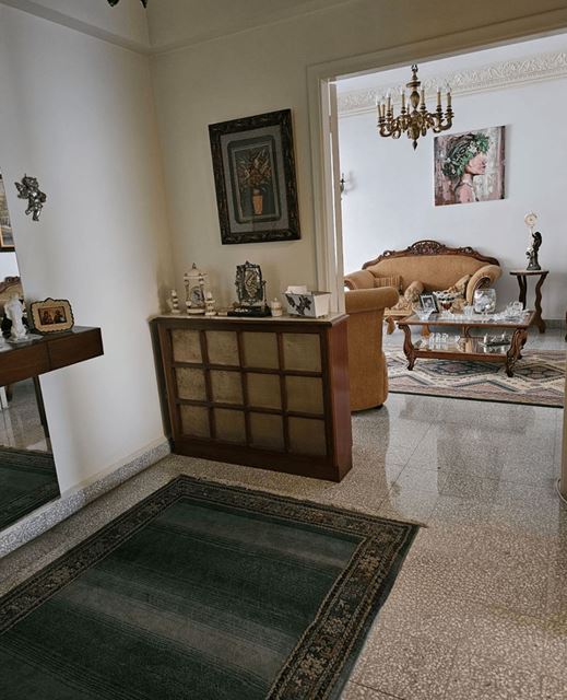 Furnished apartment for sale in Geitawi, Beirut - photo 2