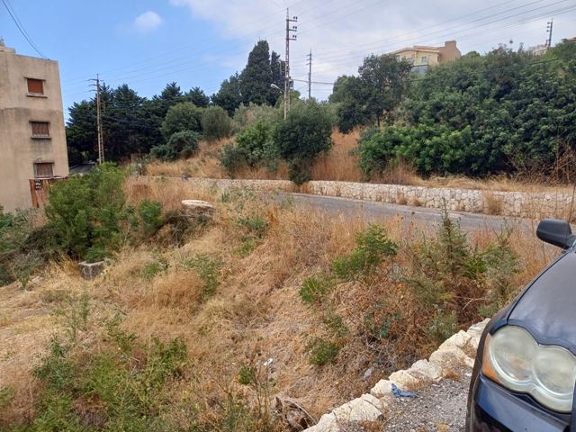 أرض بإطلالة على الجبل للبيع في جبيل
