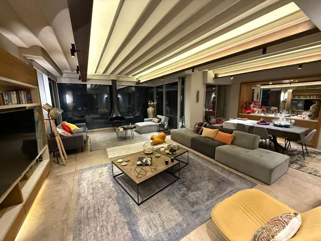 Sea-view apartment for sale in Alzarif, Beirut