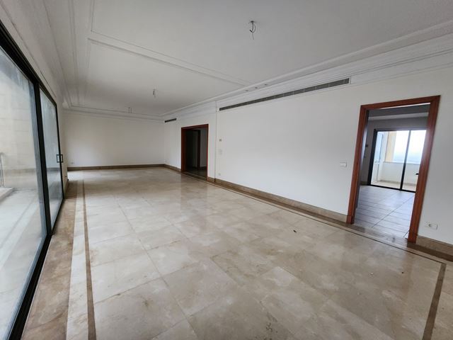 Sea-view apartment for sale in Gemayzeh, Beirut - photo 2