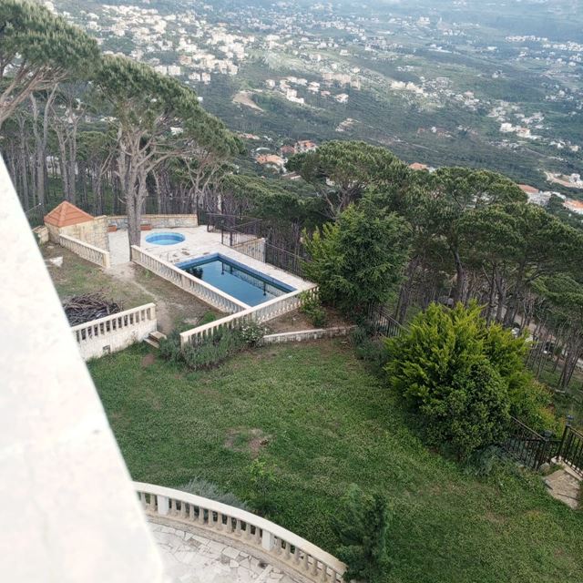 Villa with a pool for sale in Hamana, Baabda - photo 2