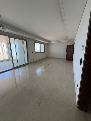 Sea-view apartment for sale in Rawche, Beirut - photo 2