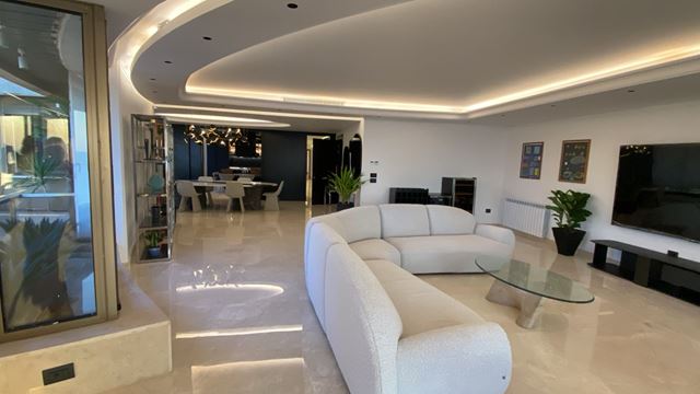 Sea-view apartment for sale in Rawche, Beirut - photo 2