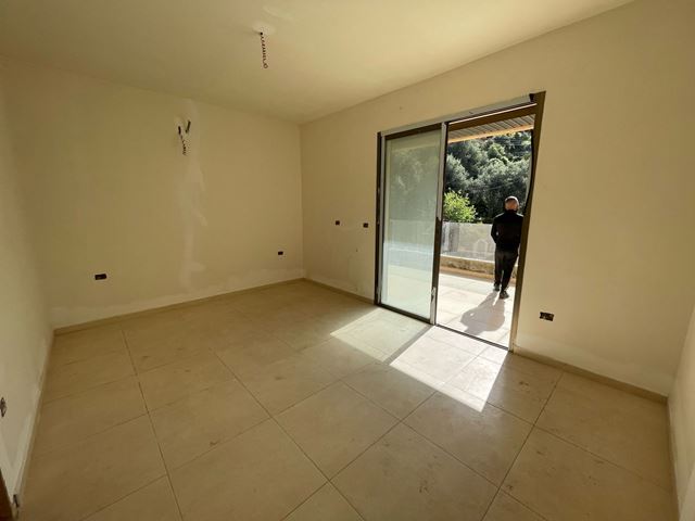 Sea-view apartment for sale in Nabey, Metn - photo 3