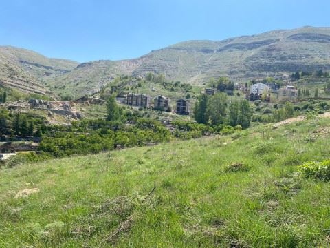 أرض بإطلالة على الجبل للبيع في كفرذبيان، كسروان - صورة 2