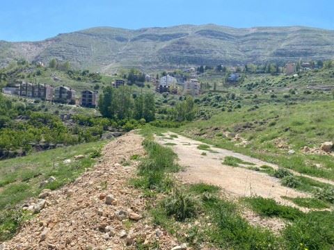 أرض بإطلالة على الجبل للبيع في كفرذبيان، كسروان - صورة 3