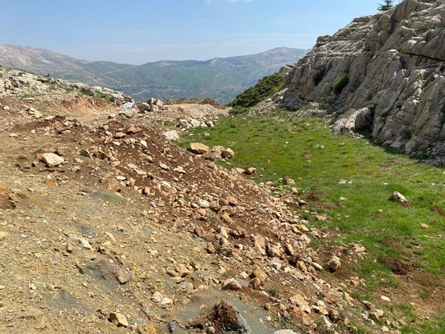 أرض بإطلالة على الجبل للبيع في قناة باكيش، كسروان