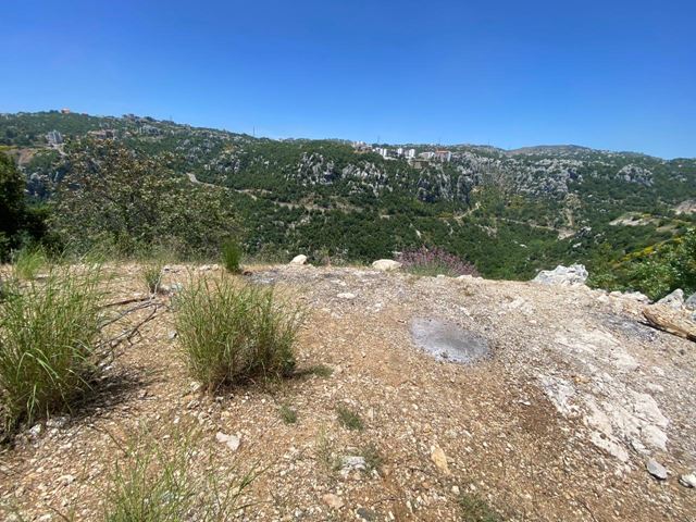 Land with a mountain view for sale in Kfarzebian, Keserwan - photo 2