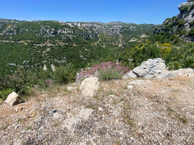 Land with a mountain view for sale in Kfarzebian, Keserwan - photo 3