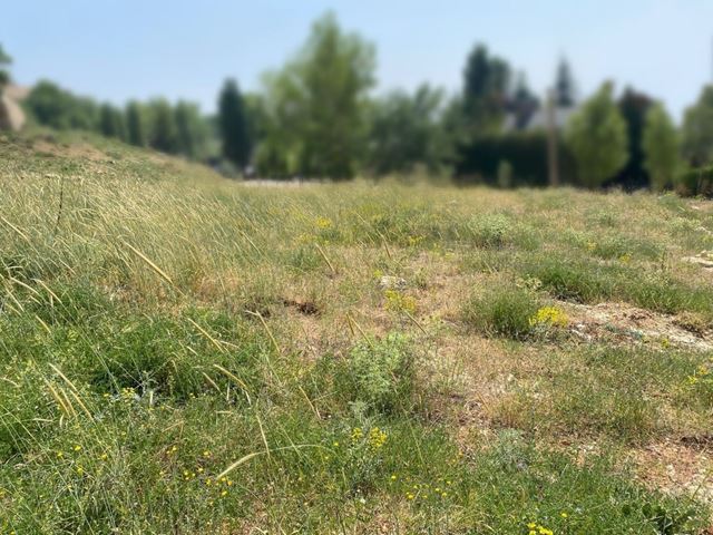 أرض بإطلالة على الجبل للبيع في فقرة، كسروان