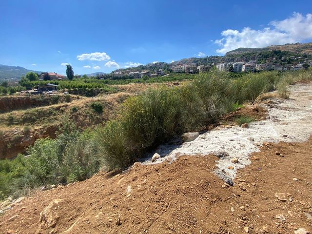 أرض بإطلالة على الجبل للبيع في حراجل، كسروان