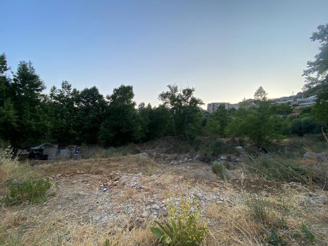 أرض بإطلالة على الجبل للبيع في حراجل، كسروان