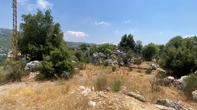 أرض بإطلالة على الجبل للبيع في فيطرون، كسروان