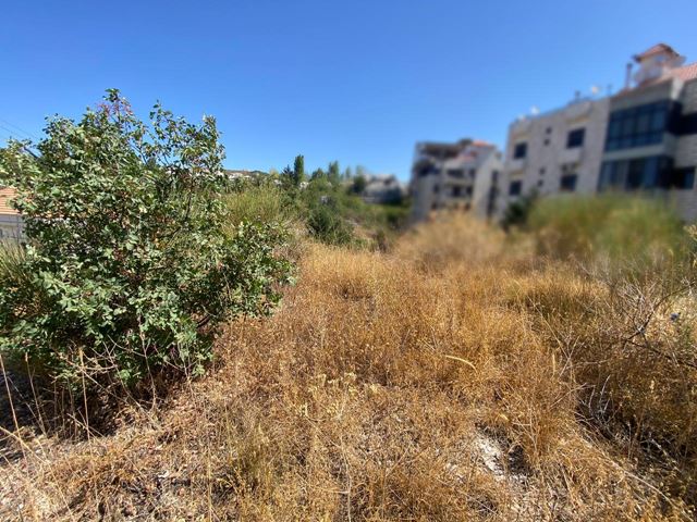 أرض بإطلالة على الجبل للبيع في فيطرون، كسروان