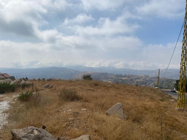 أرض بإطلالة على الجبل للبيع في فقرة، كسروان