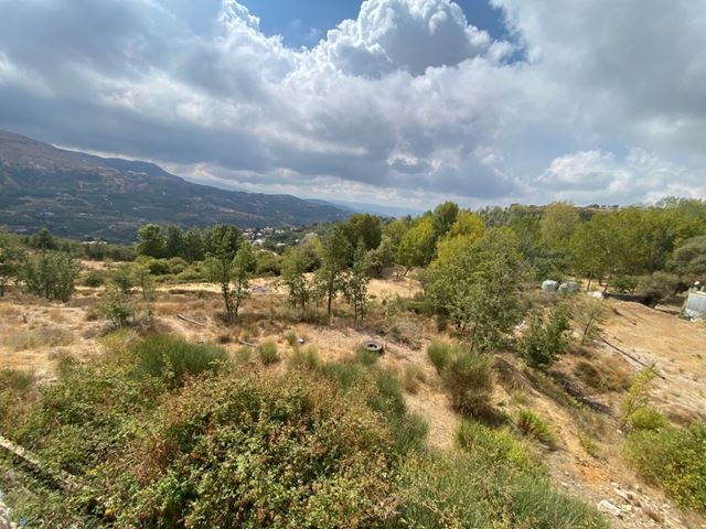 أرض بإطلالة على الجبل للبيع في كفرذبيان، كسروان