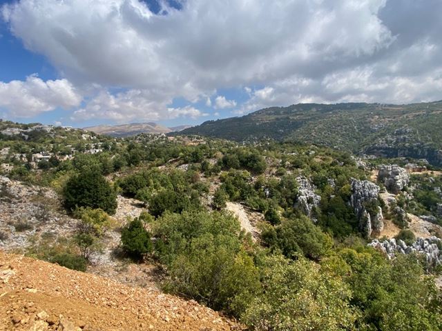 أرض بإطلالة على الجبل للبيع في فيطرون، كسروان