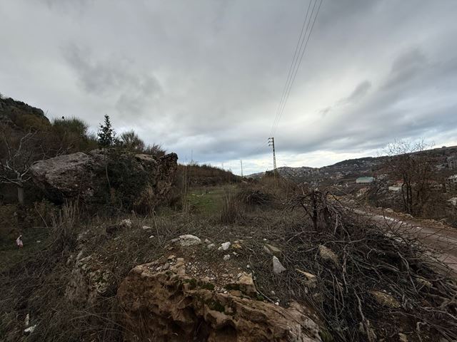 أرض بإطلالة على الجبل للبيع في كفرذبيان، كسروان - صورة 2