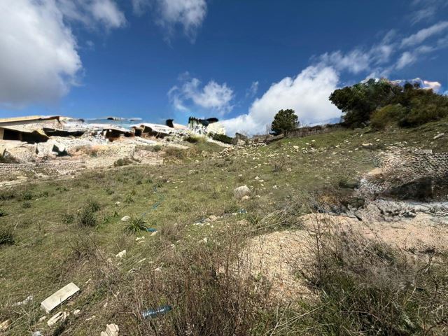 أرض بإطلالة على الجبل للبيع في فيطرون، كسروان