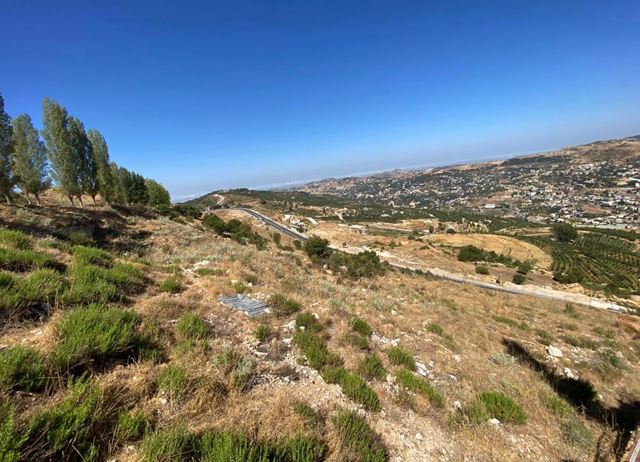 أرض بإطلالة على الجبل للبيع في فقرة، كسروان