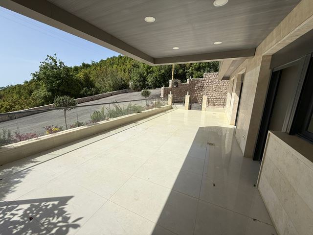 Sea-view apartment for sale in Ashkout, Keserwan