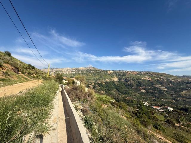 أرض بإطلالة على الجبل للبيع في فقرة، كسروان - صورة 2