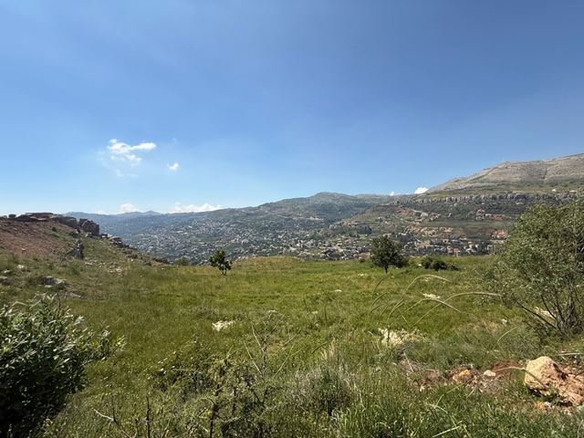 أرض بإطلالة على الجبل للبيع في فقرة، كسروان - صورة 2