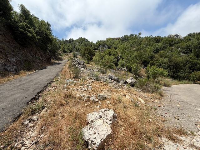 Land for sale in Faytroun, Keserwan - photo 2