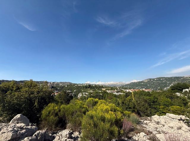 أرض بإطلالة على الجبل للبيع في فيطرون، كسروان