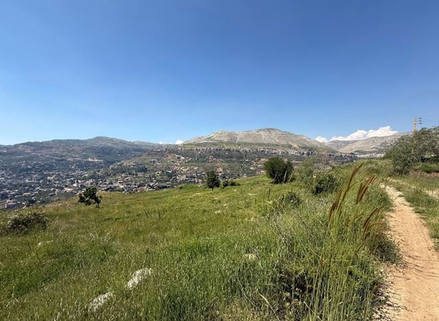 أرض بإطلالة على الجبل للبيع في فقرة، كسروان