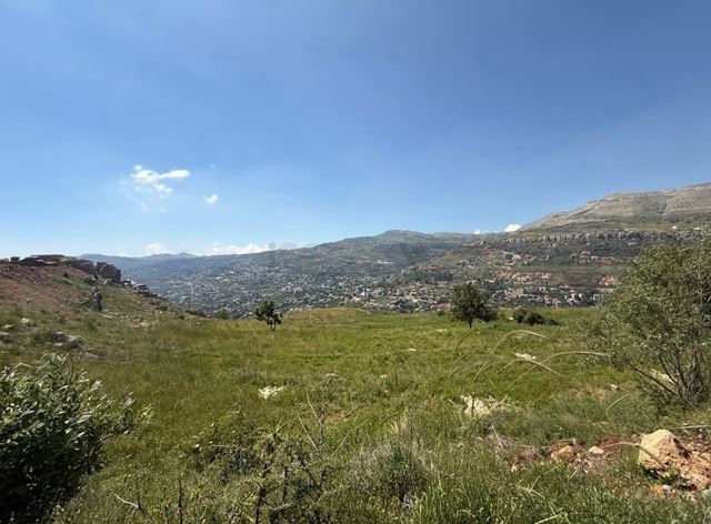 أرض بإطلالة على الجبل للبيع في فقرة، كسروان - صورة 2