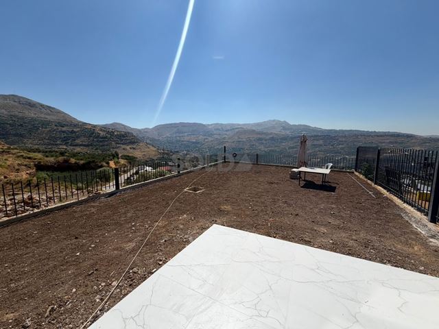 شاليه بإطلالة على الجبل للبيع في فاريا، كسروان - صورة 3