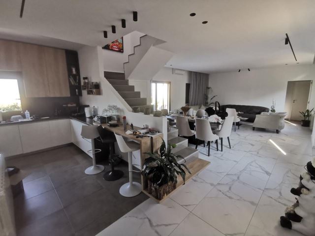 Sea-view apartment for sale in Okaybe, Keserwan - photo 3