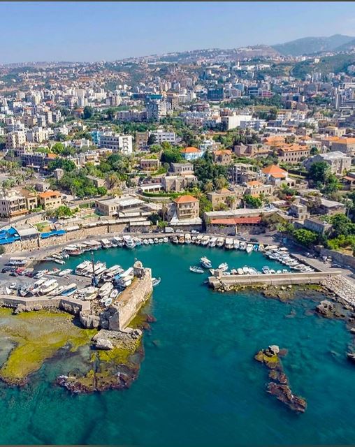 متجر بإطلالة على البحر للإيجار في جبيل
