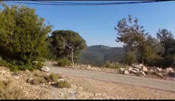 أرض بإطلالة على الجبل للبيع في برمانا، المتن