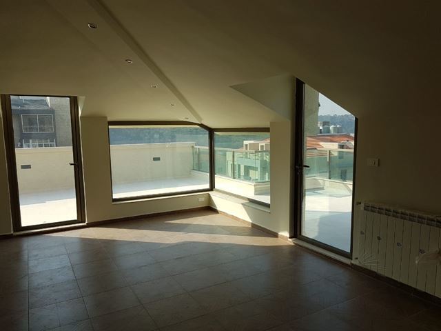 Apartment with a terrace for sale in Monteverde, Metn - photo 2