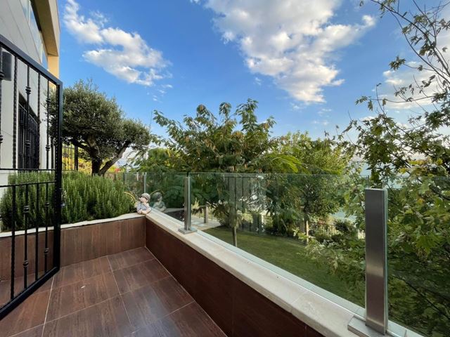 Sea-view villa for sale in Bet Mery, Metn - photo 3