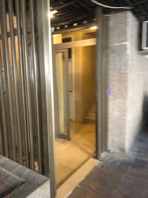 Office for sale in Gemayzeh, Beirut - photo 2