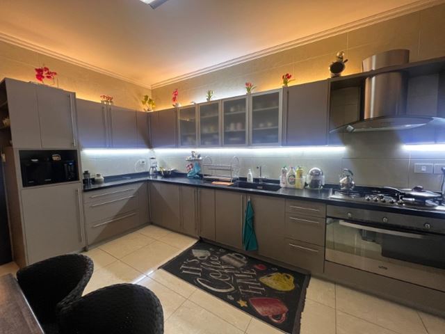 Apartment with a terrace for sale in Hazmieh, Baabda - photo 2
