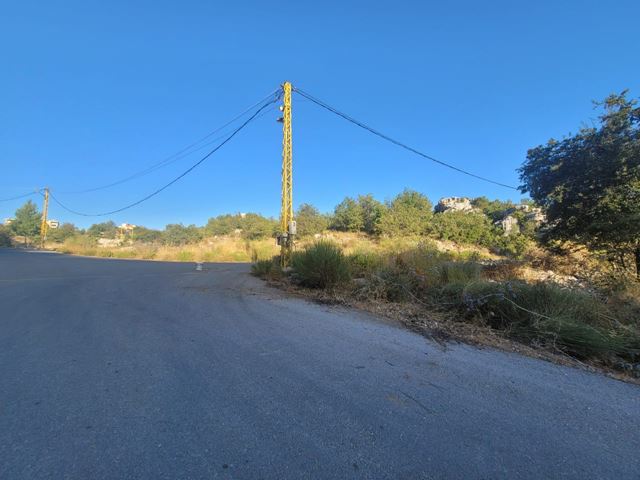 Land with a mountain view for sale in Faytroun, Keserwan - photo 3