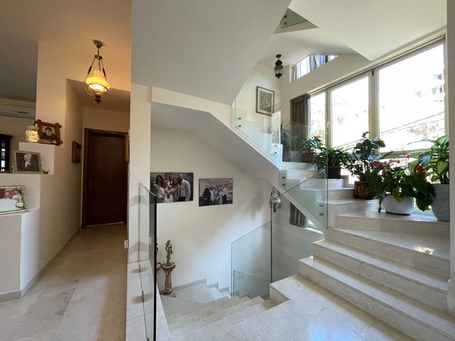 Villa with a terrace for sale in Broumana, Metn - photo 3