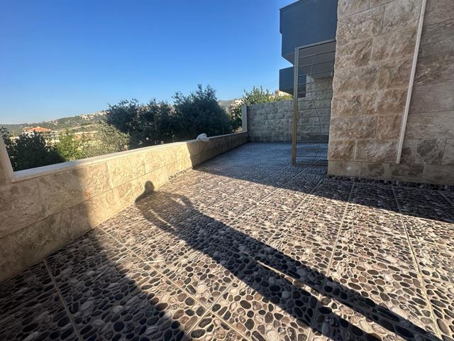 شقة مع تراس للبيع في حبوب، جبيل - صورة 2