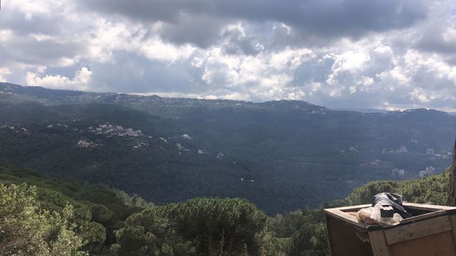أرض بإطلالة على الجبل للبيع في برمانا، المتن