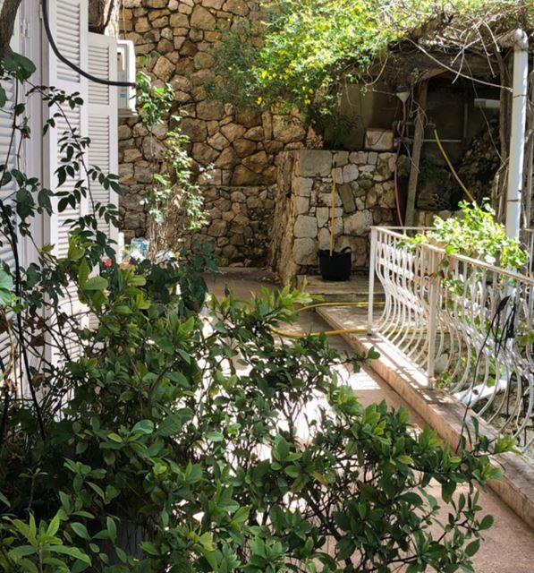 Apartment with a terrace for rent in Bet Mery, Metn