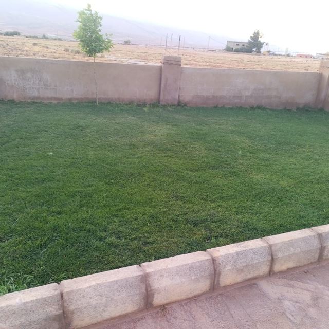 منزل مع حديقة للبيع في لبوي، بعلبك
