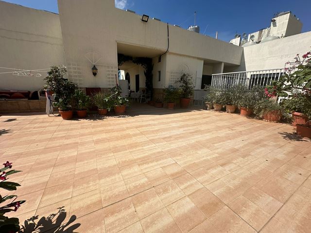 Sea-view apartment for sale in Naccache, Metn - photo 3
