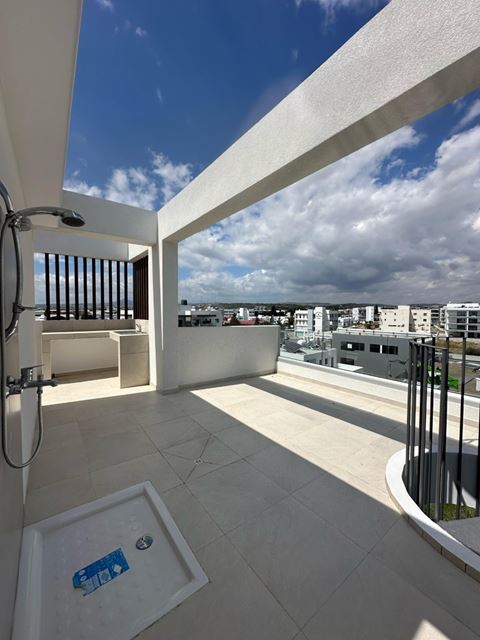 Apartment with a terrace for sale in Larnaca - photo 2