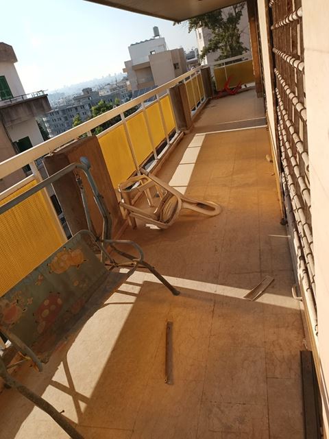 متجر مع أثاث للبيع في حدث، بعبدا